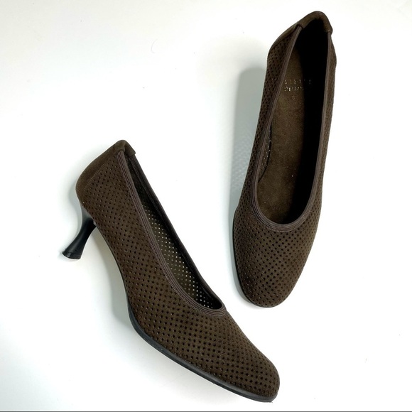 Stuart Weitzman Brown Perforated Heels size 9 - Picture 1 of 11